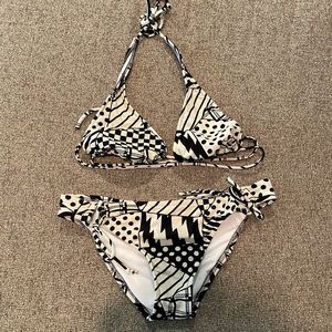 Black and white bikini M